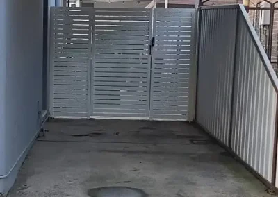 aluminium slat fence and gate supplied and installed in Peakhurst